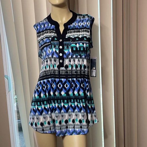 GNW Tops - Size Women's Small Runs Big- Beautiful Print Lightweight Blouse NWT